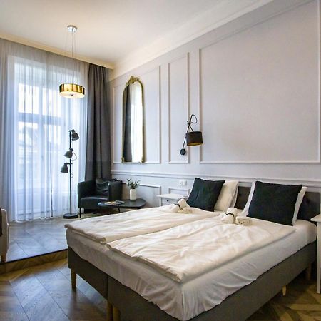 Wilson'S Oktogon Square Suite Apartment Budapest Luaran gambar