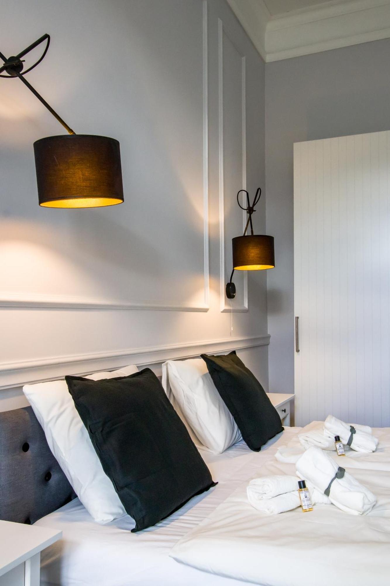Wilson'S Oktogon Square Suite Apartment Budapest Luaran gambar