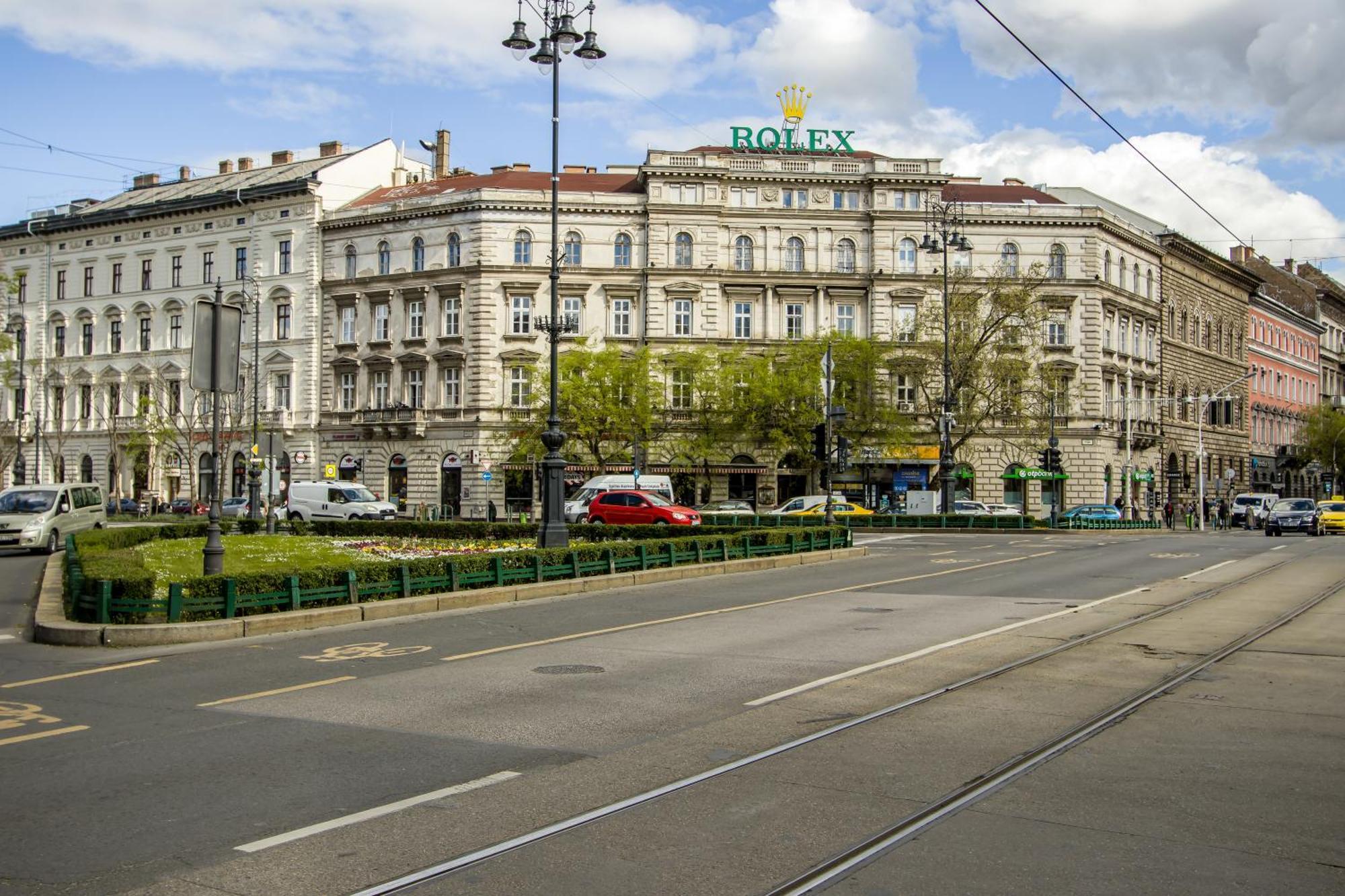 Wilson'S Oktogon Square Suite Apartment Budapest Luaran gambar